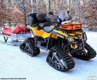 Kışın dağ kurtarma için kullanılan nefes kesen bir kar arabası